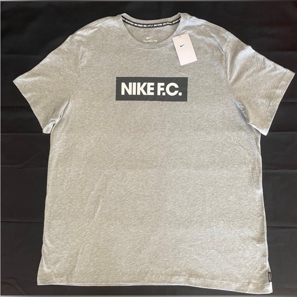 Nike F.C. Short Sleeve T-Shirt Shirt New - Picture 2 of 3